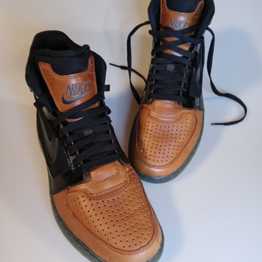 Nike Trainer Clean Sweep Men's Size: 10